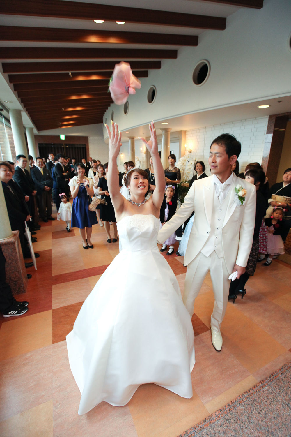 公式 トピックス ブーケトスのかわりに 横浜の結婚式場 ホテルメルパルク横浜